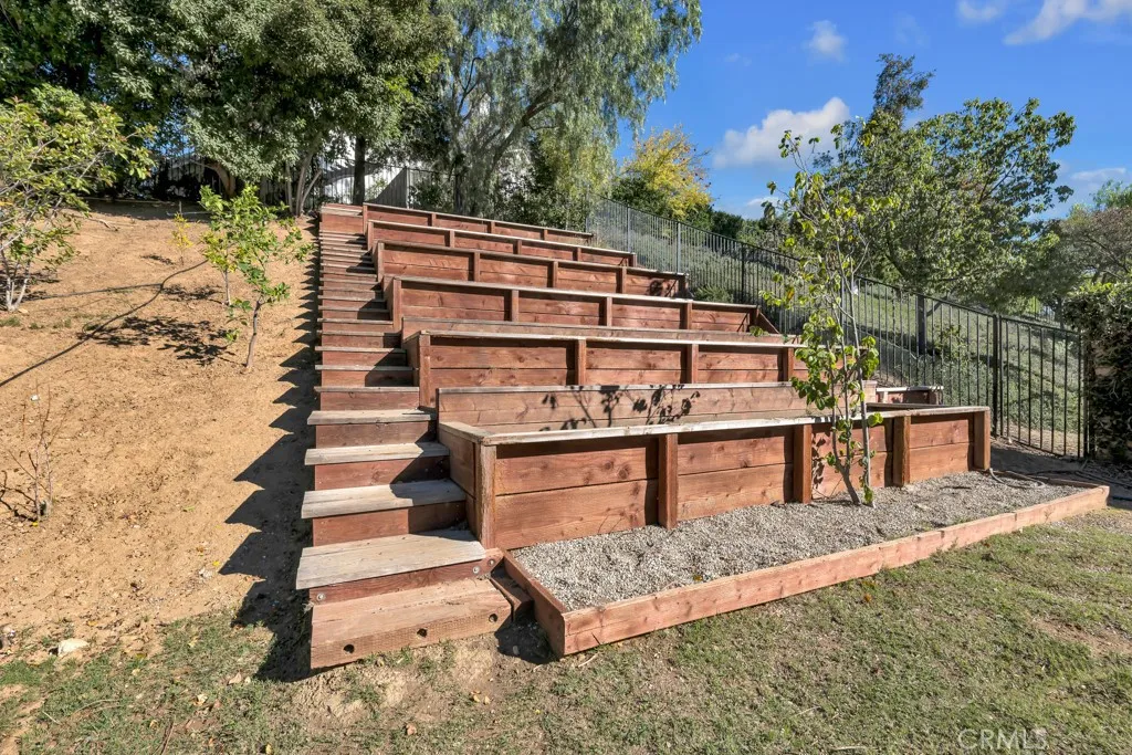 5853 Spirit Lake Court, Simi Valley, California 93063 home-pic-24